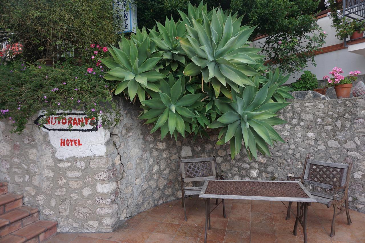 Hotel Villa Souvenir Forza dʼAgro Exterior foto