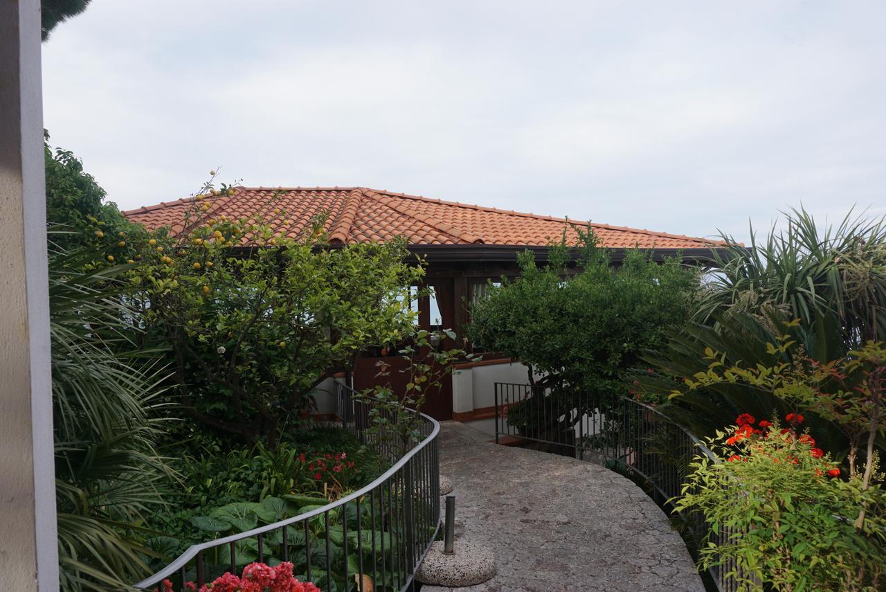 Hotel Villa Souvenir Forza dʼAgro Exterior foto
